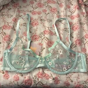 Savage X Fenty 
viral puff daisy bra
size 36C